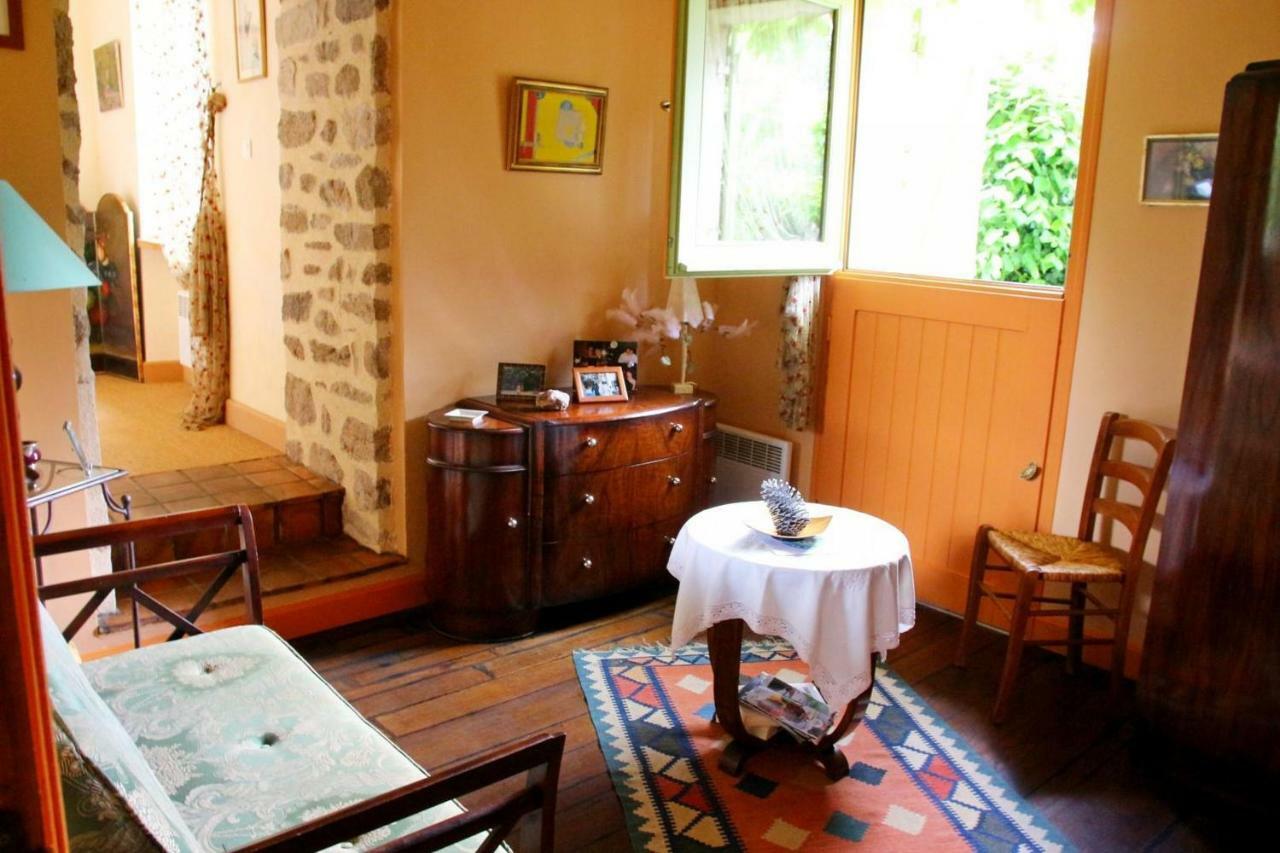 לינה וארוחת בוקר Chamborand Chez Claire מראה חיצוני תמונה
